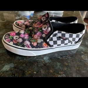 Ladies Vans 9.5 Asher Slip On floral/checker